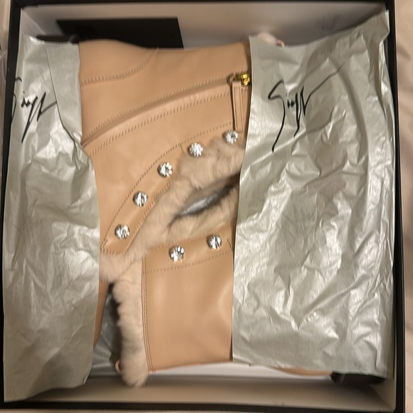 BRAND NEW!! Giuseppe Zanotti - Hilary Fur Boots US 8 | IT 38 (NIB) - Picture 9 of 10